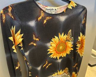 Joseph A Sunflower & Butterfly Design Cropped Long Sleeve – Size Small