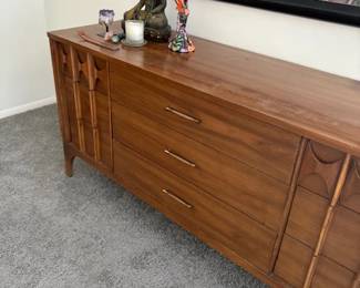 MCM DRESSER 6