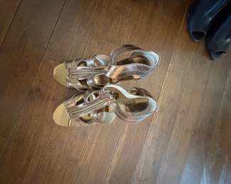 SILVER HEELS SIZE 10