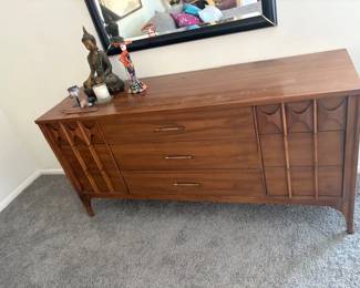 MCM DRESSER 4