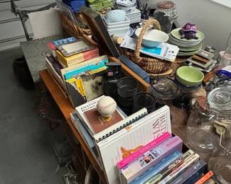 BOOKS AND MISC DECOWARE