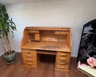 LARGE ANTIQUE ROLL TOP DESK