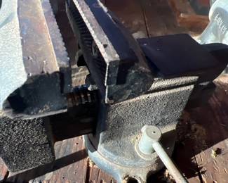 423Nov 04 2025 09 53pm4aEG