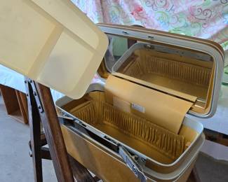 Samsonite travel case 