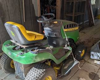 John Deere D105 riding lawn mower - 591 hours - NEEDS BATTERY