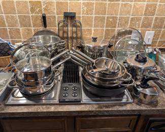 Fantastic condition pots and pans