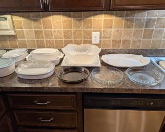 Vintage brown/black Pyrex pie dishes, clear Pyrex pie dishes
