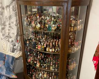 800+ vintage miniatures - sold as a lot - collectible bottles.