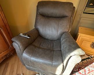 Electric lift recliner with heat and message
