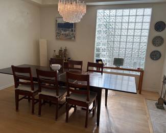 Crate and Barrel dining table. Two leaves.
Flawless