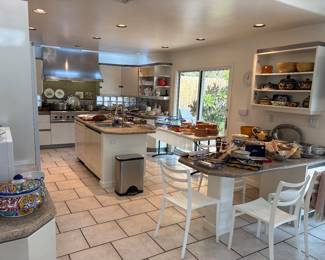 Large full kitchen