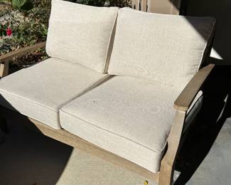 INDOOR-OUTDOOR COUCH