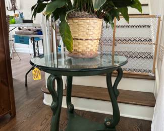 Classic swan head green glass-top table