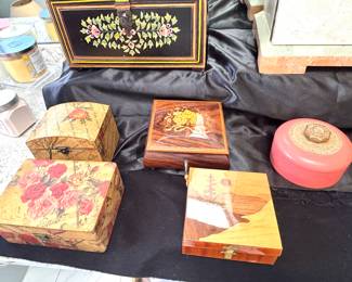 Assorted jewelry boxes