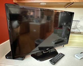 LG 24" flatscreen TV