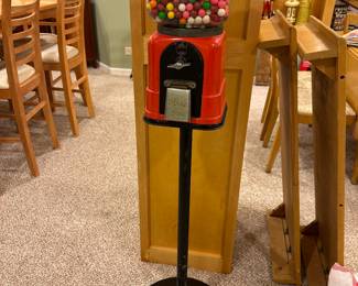 Vintage gumball machine (no key....)