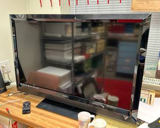 Vizio 39" flatscreen TV.....