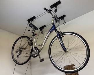 Women's Trek 7300 bike