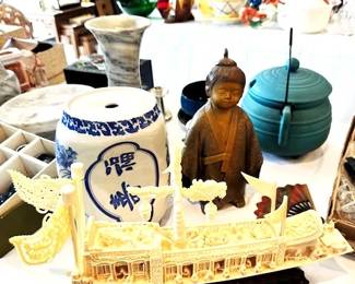 Fun and interesting tables are filled! Chinese hand-carved dragon boat. Made of composite plastic. Also, Turquoise Freiling Ja cast iron pot with handle.