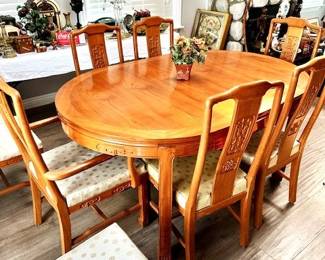 Gorgeous Light Rosewood Dining Set with 2 leaves and 8 Chairs