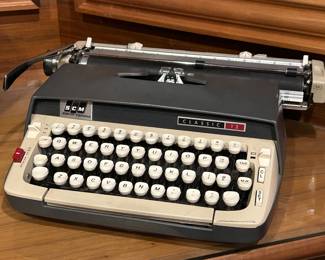 Vintage Smith Corona classic 12 typewriter