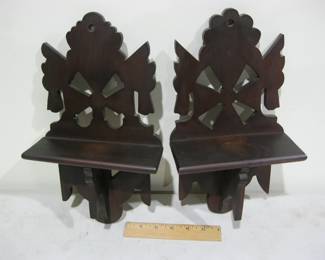 Interesting wall shelves!