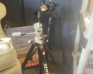 2 heavy duty tri pods