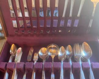 Silver plated dinnerware 