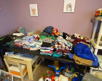 Boys clothes size 2-4 T
Girls clothes size 5-6 T