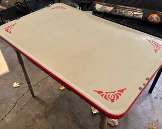 Great vintage kitchen table 