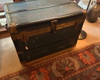 Vintage trunk 