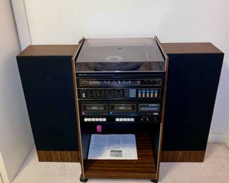 Stereo system by Realistic