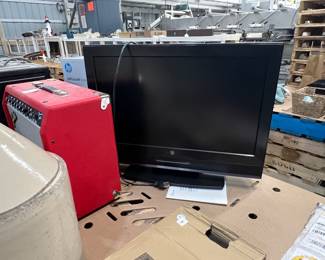 TV, Fender amplifier