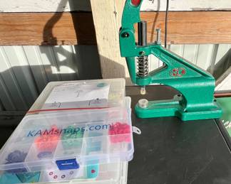 KAM Snaps unit with snaps. 