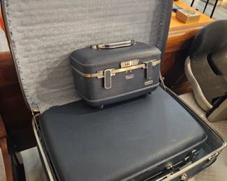 3 piece vintage hard surface suitcase set $50.00