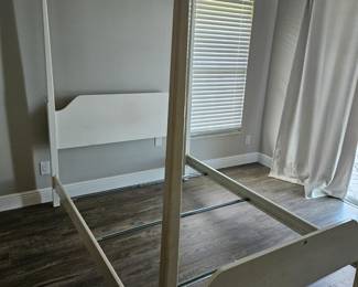 Full size canopy bed frame
$100.00 ( missing one finial)