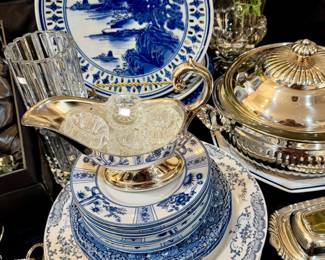 LOTS OF NAPKIN RINGS IN THIS ESTATE. SPODE.