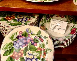 SAKURA "SONOMA" GRAPES 37 PIECE SET.