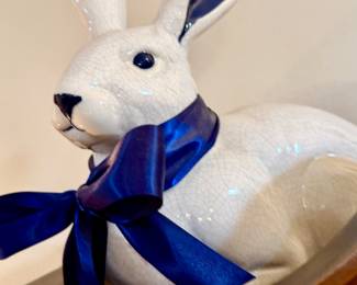 EVERYONE LOVES BUNNIES!