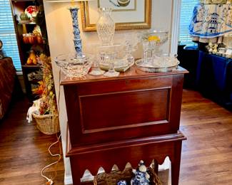 DROP DOWN BAR WITH WATERFORD, TIFFANY & CO.