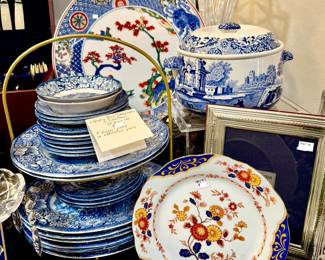 "LIBERTY BLUE" DINNERWARE 24 PIECE SET. SPODE CASSEROLE. STERLING FRAME.