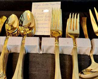 ROGERS "GOLDEN ROYAL PLUME" 44 PIECE PLACE SETTING.