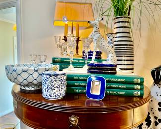 VINTAGE DRUM TABLE WITH LION PULL. MIX BLACK AND WHITE WITH BLUE AND WHITE. IT WORKS!