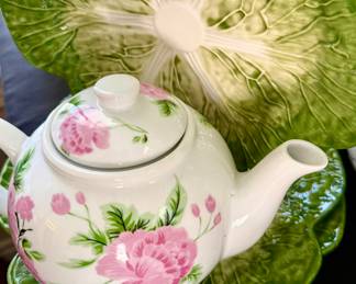 LOVE THE CABBAGE PLATES.