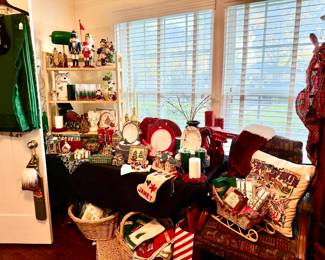 CHRISTMAS PLATES, NUTCRACKERS, DECOR.