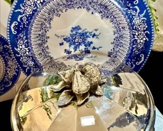 LOVE THE POMEGRANATES ON THE SILVER.