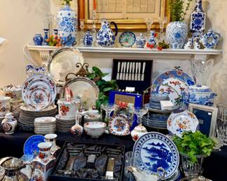 SO MUCH BLUE AND WHITE CHINOISERIE! IMARI! PACKED ESTATE!