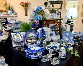 SPODE BLUE AND WHITE, CRYSTAL, GLASSWARE, LINENS.
