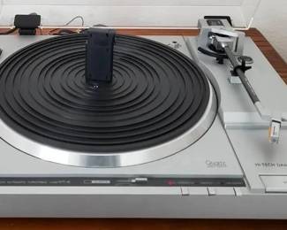 RS124VHitachi HT68 Turntable