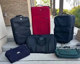 RS121Six Pieces Of Luggage
